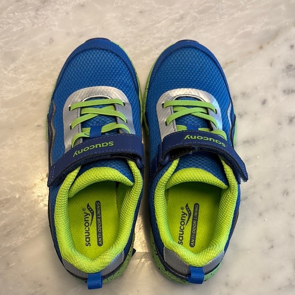 Saucony Blue and Green Sneakers with Vibrant Design - Picture 3 of 5